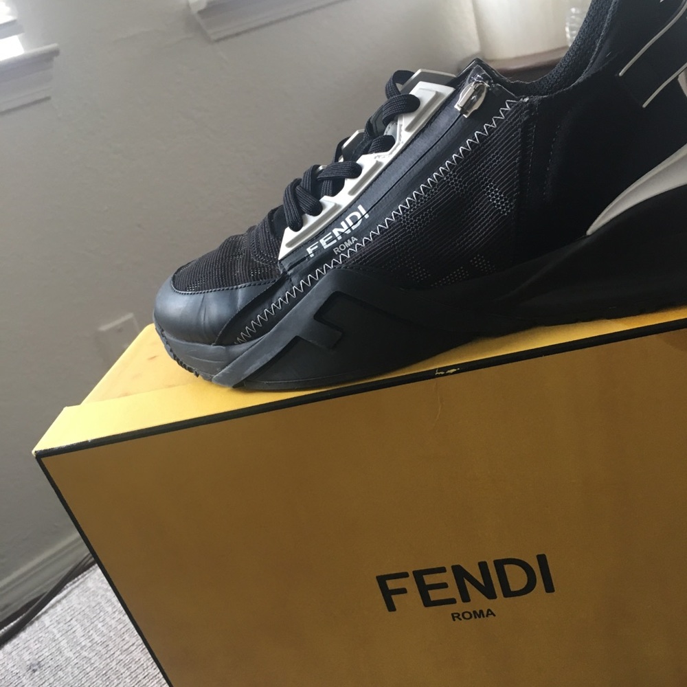 Nordstrom Fendi Roma Women’s Sneakers
(Black Silver/Black/Tobacco)
Barely worn